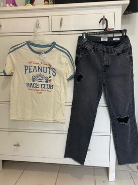 Peanuts Cream Tee with Kensie straight jeans